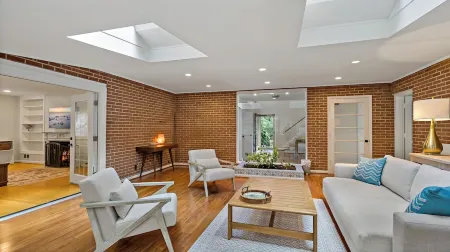 Stay,Work,Thrive on the premier House, Entire home in McLean