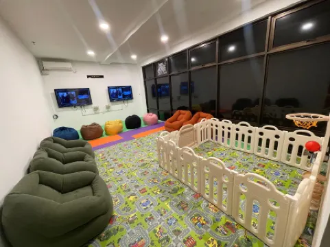 MONIC STAYCATION #PuteriSquarenear Mid Valley Mall Отели рядом с достопримечательностью «Figure Museum Johor»