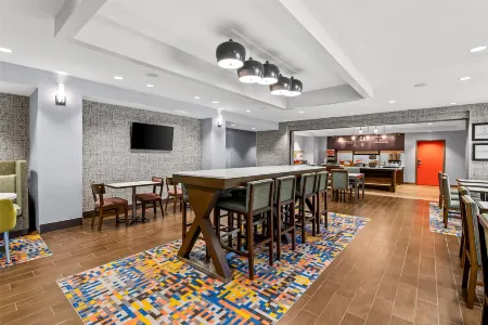 Hampton Inn Omaha/West Dodge Road (Old Mill)