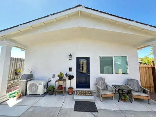 Charming 2-bedroom cottage with WiFi, AC in Santa Maria Hotels in Orcutt
