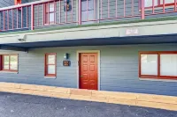 Cozy Ski Condo + Hot Tub + Fireplace + Heated Pool
