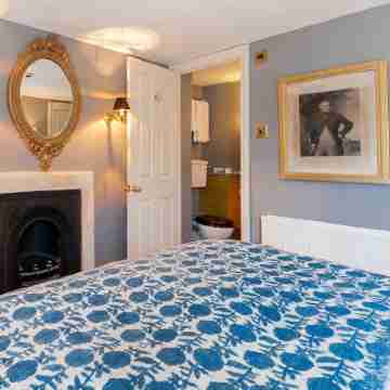 A Luxury Stylish Regency Apartment in the heart of Bath Rooms