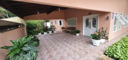 4 BEDROOM HOUSE - 10 PEOPLE