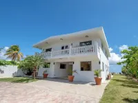 Luxurious Oceanfront Villa + Pool l Casa Blanca Hotels in Zarzal