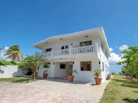 Luxurious Oceanfront Villa + Pool l Casa Blanca Отели в г. Сарсаль