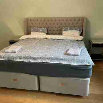 2 Bedroom apartment in upscale Zurich area Rooms