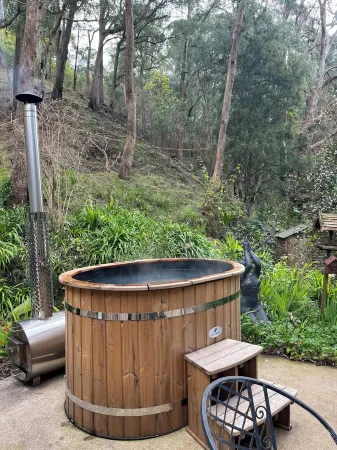 Beautiful Spacious Apartment Set Amongst Botanical Gardens with a Spa