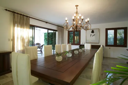 Oceanfront, On Golf Course, Next to Beach, heated pool & hot tub, fully staffed