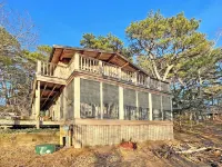 Nestled among the pitch pines, southern exposure, steps from Old Wharf beaches! Hotels near Marconi Beach