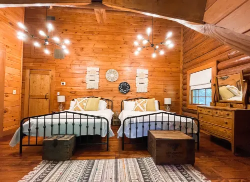 Cashiers Creek Front True Log 4,300 Sqft Mountain Lodge, EV Charger + FiberOptic