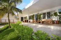 Private Oceanfront Villa / Fully Staffed / daily cleaning and concierge.