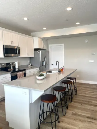 New & Elegant Modern Townhome