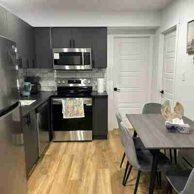Cozy 2 Bedroom Basement Others