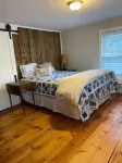 Remodeled Farmhouse 150 Acres - Minutes from Escatawha Farms Fly Fishing