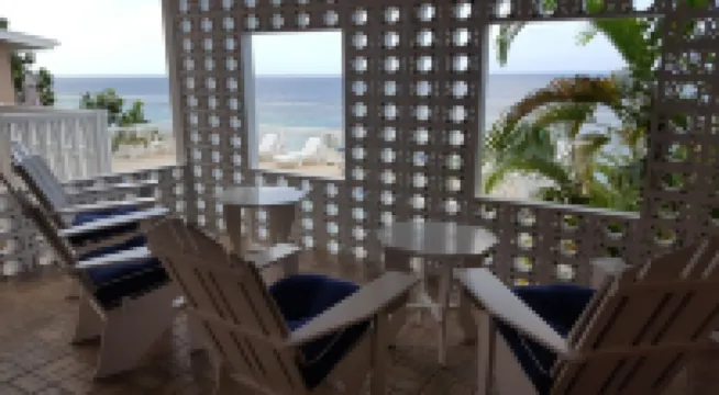 Sapphire Reef Villa, Ocean Front on a Protected Reef, Pool, Staffed, Private