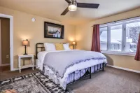 Cozy Lakeside Detached home with Amazing Elevated Views 아버 비테 호텔