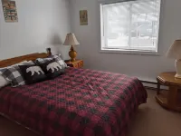 Spacious Family Townhouse in Alpine Village - close to everything!