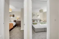 Spacious 5BRM Townhouse – Ideal for Contractors, Corporate Stays & Family Visits