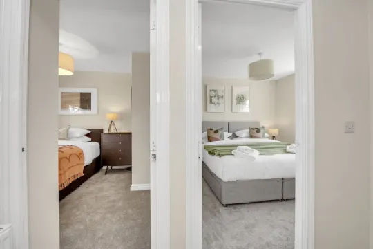 Spacious 5BRM Townhouse – Ideal for Contractors, Corporate Stays & Family Visits