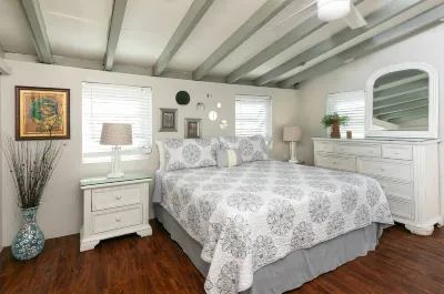 ST.JOHN, VIRGIN ISLANDS!  2 BEDROOM, 1.5 BATH, BEAUTIFUL TROPICAL GARDENS! Các khách sạn ở 