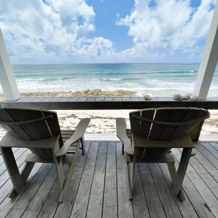 Quaint Cottage On The Beach in the South End