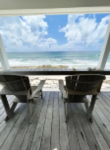 Quaint Cottage On The Beach in the South End