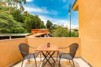 Historic Barrio Amon at Downtown San Jose bright apartment  with private balcony