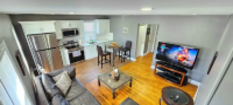 Spacious One Bedroom suite 亨廷頓屯酒店