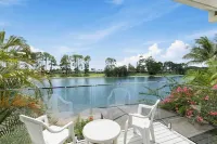 Tranquil Oasis on Pine Lake Hotels in Elanora