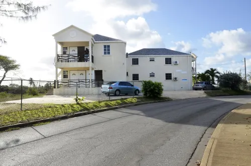 Spacious cool and breezy Apartments with a captured ocean view and the country Hotels in Belair