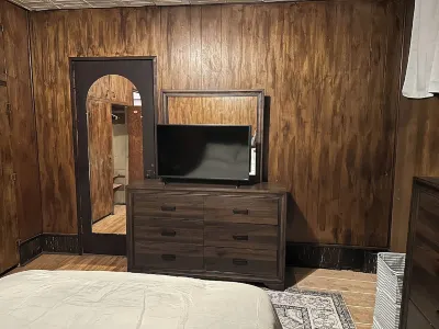 Charming 2-bedroom apartment with full kitchen 10-15 mins from NYC Times Sq. GED TESTING CENTER 주변 호텔