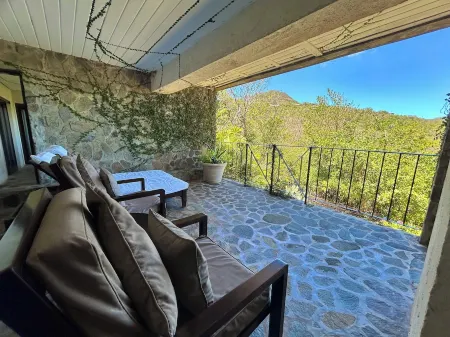 Stylish Island Suites with Sea View