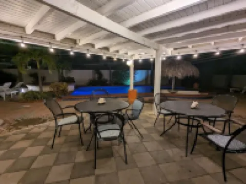 Huge Villa!Walk to Beach, Casinos, and Restaurants.Private Pool & Swim-up Bar.