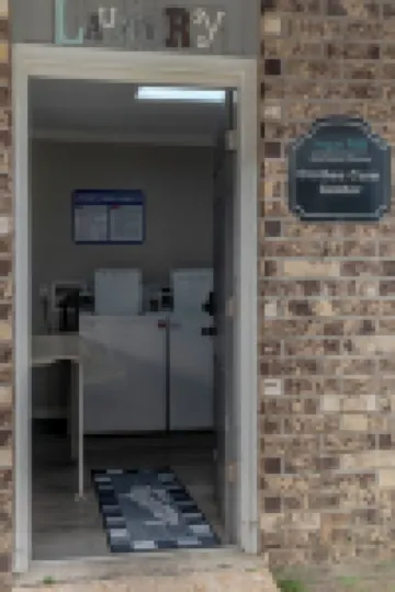 Ideally 2Br Near Lake Apartment