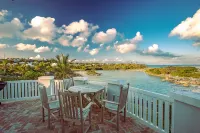 Ocean Side Studio Cottage - Condé Nast Recommended