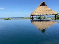 Escape to Paradise, Minimalist 4-BR Beachfront: 300 Mbps with amazing views Hotels in Dzemul