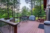 Cabin on Dale Hollow - Park your boat on shore and walk up to the cabin. Hotels in Clinton County