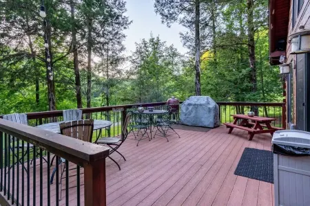 Cabin on Dale Hollow - Park your boat on shore and walk up to the cabin.