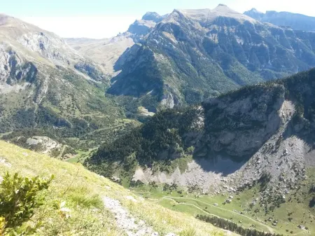 Modest apartment in the Aragonese Pyrenees mountains. Altruistic rent.