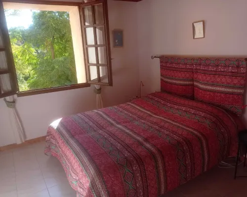 On vacation with the dog? House with enclosed garden in the center of Roquebrun. Hotels in Roquebrun