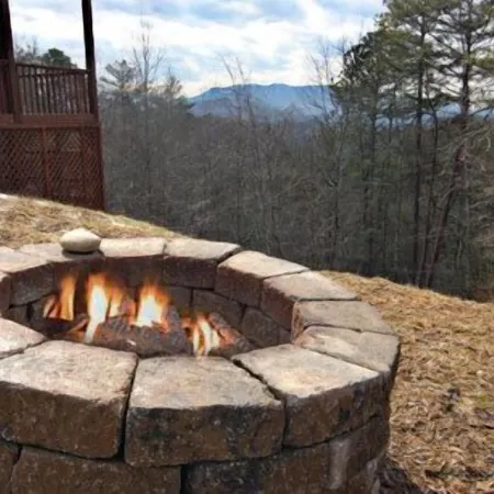Antlers MountainLodge~ Beautiful Mountaintop Cabin in the Smoky Mountains