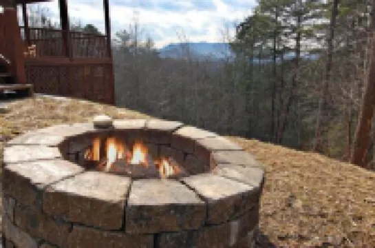 Antlers MountainLodge~ Beautiful Mountaintop Cabin in the Smoky Mountains