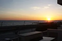 Exquisite Front Beach Apartment in Quarteira