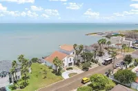 Waterfront Port Isabel, Full Private house with 6bd/2.5ba and Min's to SPI