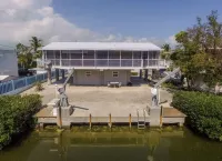 Beautiful centrally located home in the Florida keys<br> Hotels near Fiesta Key RV Resort and Marina