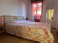 Appartement R de C, Terrasse, Parking, Proche de la mer Dans Résidence Sécurisée