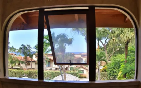 Flamingo Beach Villa - One of Few Renovatd Units- Walk to Beach- Bikes Included