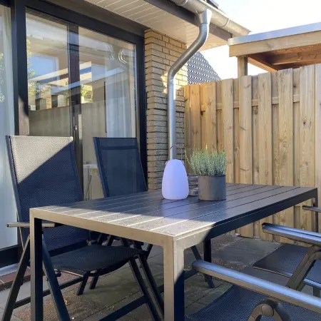 Freshly renovated and quiet vacation apartment on the ground floor in Burhave
