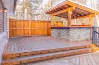 Grand Bend Getaway Cottage | Hot Tub & Relax by the Beach | 6Bed+3Bath