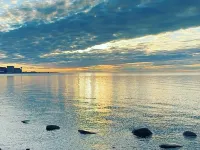 Lakeside Luxe Hotels in Пікерінг
